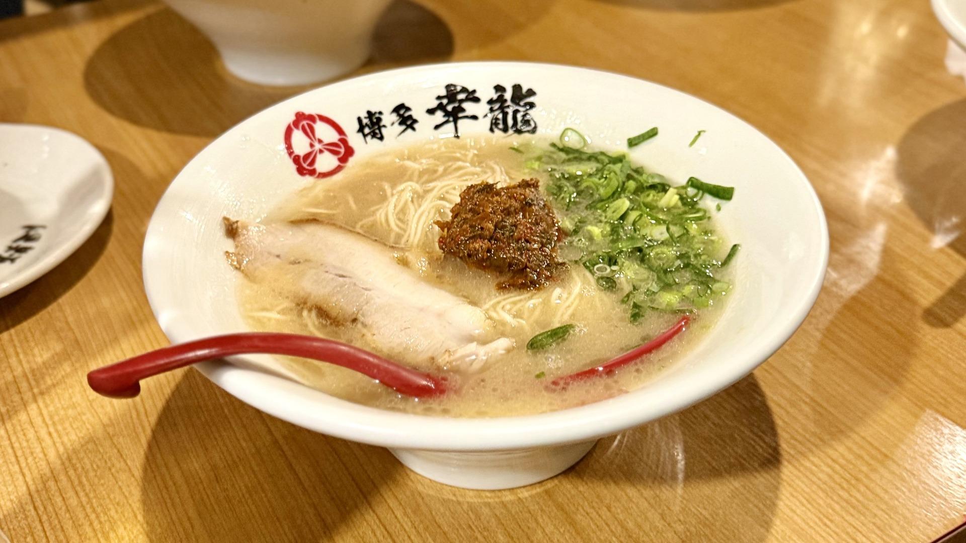 博多屋台「幸龍」の魅力と現在地！絶品豚骨ラーメンや混雑回避術