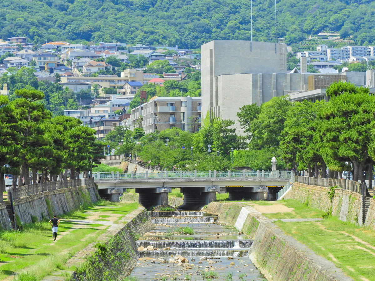 兵庫県芦屋市は本当に住みやすい？豪邸街・六麓荘の驚愕ルールと治安の真相