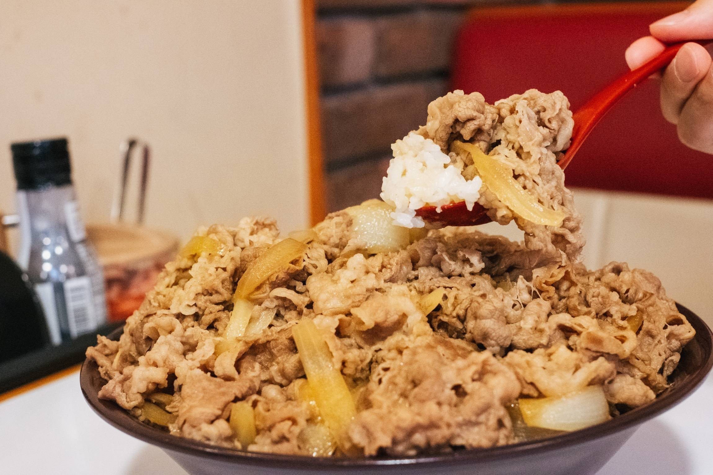 すき家「牛丼キング」の量は約1.2Kg！値段やカロリー・頼み方解説