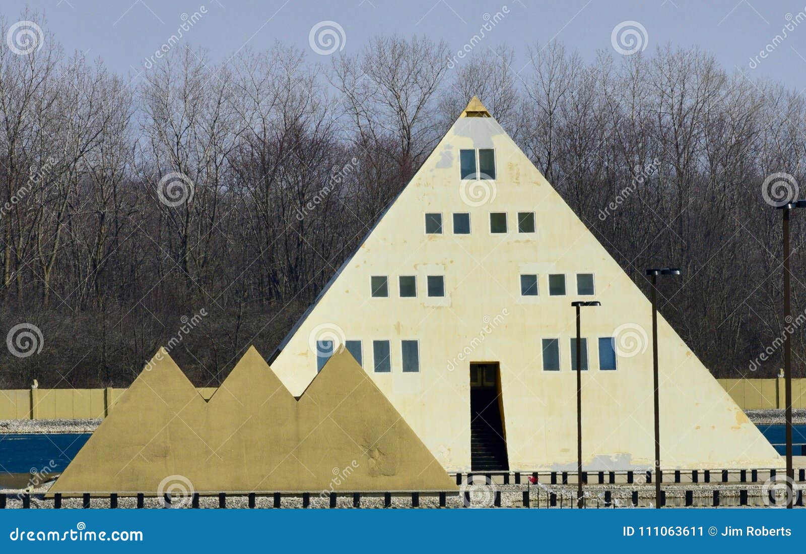 Gold Pyramid House Wadsworth Il