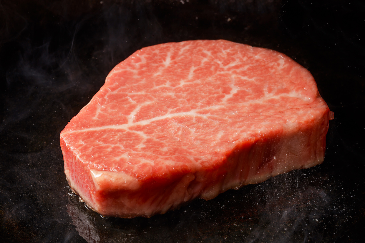 シャトーブリアンとは？ヒレとの違いや幻の最高級肉と呼ばれる秘密を解明