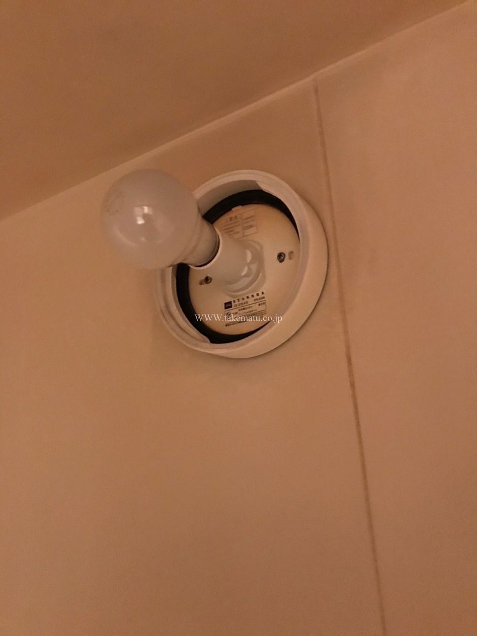 お風呂の電球交換！密閉対応Ledの選び方と固いカバーを外す裏ワザ