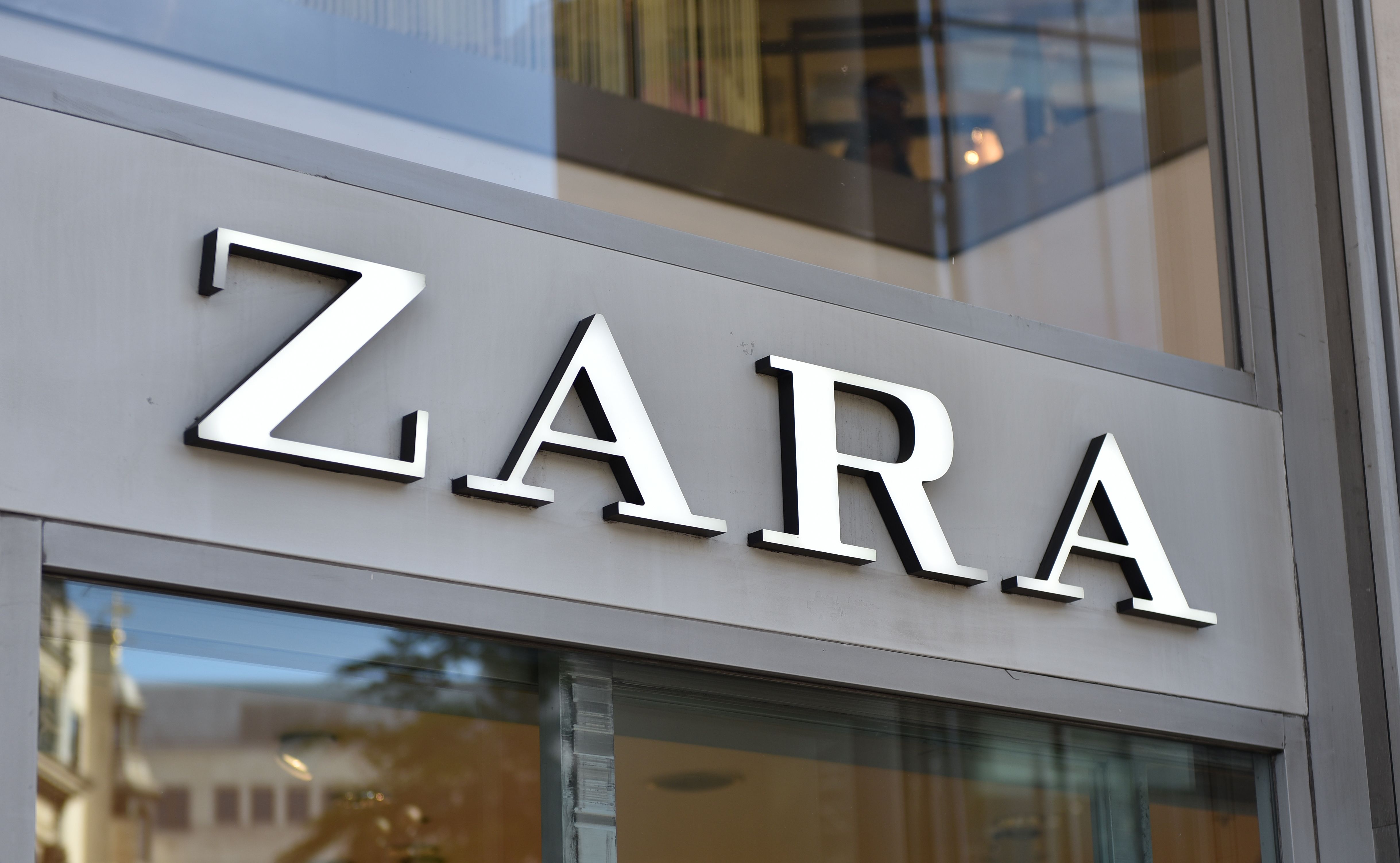 Zaraのレオパードバッグ完売続出！大人映えする人気モデル速報