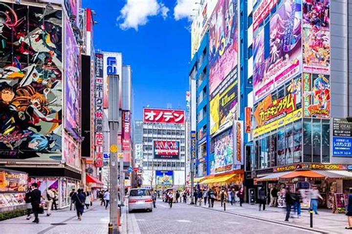 秋葉原の進化：サブカルチャーの聖地から世界的観光名所へ