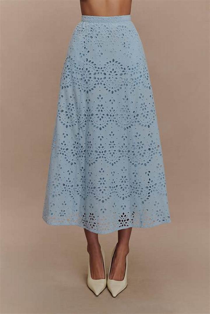 Arla Broderie Midi Skirt: the Effortless Guide to Fit, Styling, and Care