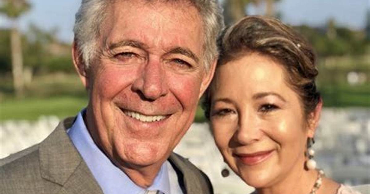 Exploring the Relationship Between Barry Williams and Elizabeth Kennedy