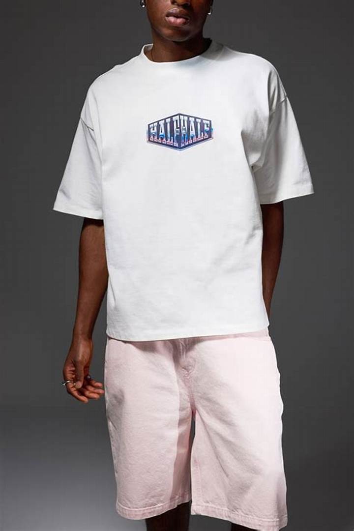 フルグラフィックTシャツの着こなし完全ガイド - ダサく見せないコーデ術