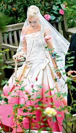 Gwen Stefani's Stunning Pink Wedding Dress: a Modern Fairytale