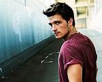 Is Josh Hutcherson Bisexual or Does He Have a Girlfriend? Parents and Net Worth