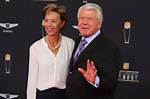 Rhonda Rookmaaker Meets Wife of Football Coach Jimmy