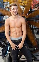 Ryan Guzman Bio, Body, Girlfriend, Height, Gay, Wife, Parents, Family