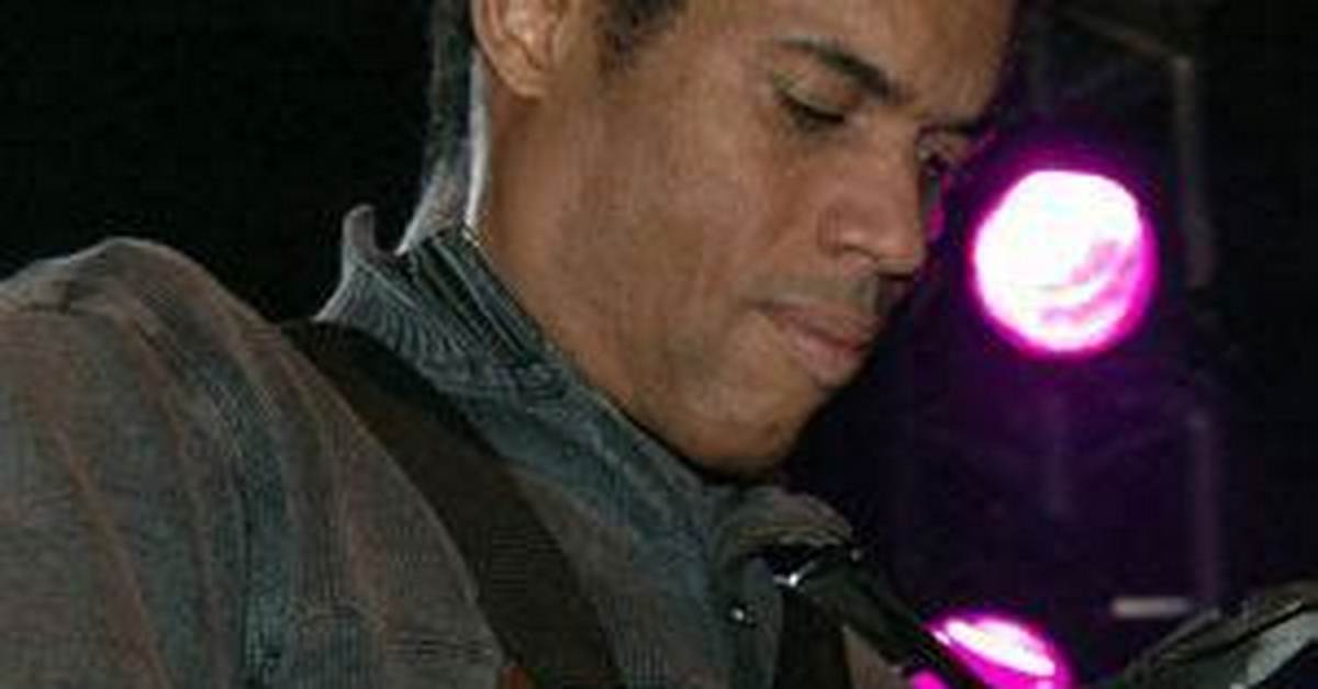 Stanley Jordan (Guitarist) - Age, Birthday, Bio, Facts, Family, Net Worth, Height & More ·