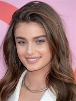 Taylor Hill's Age, Height, Bio, Parents, and Net Worth Revealed