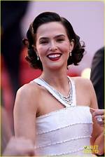 Uncovering the Influence of Zoey Deutch's Parents: Insights and Revelations