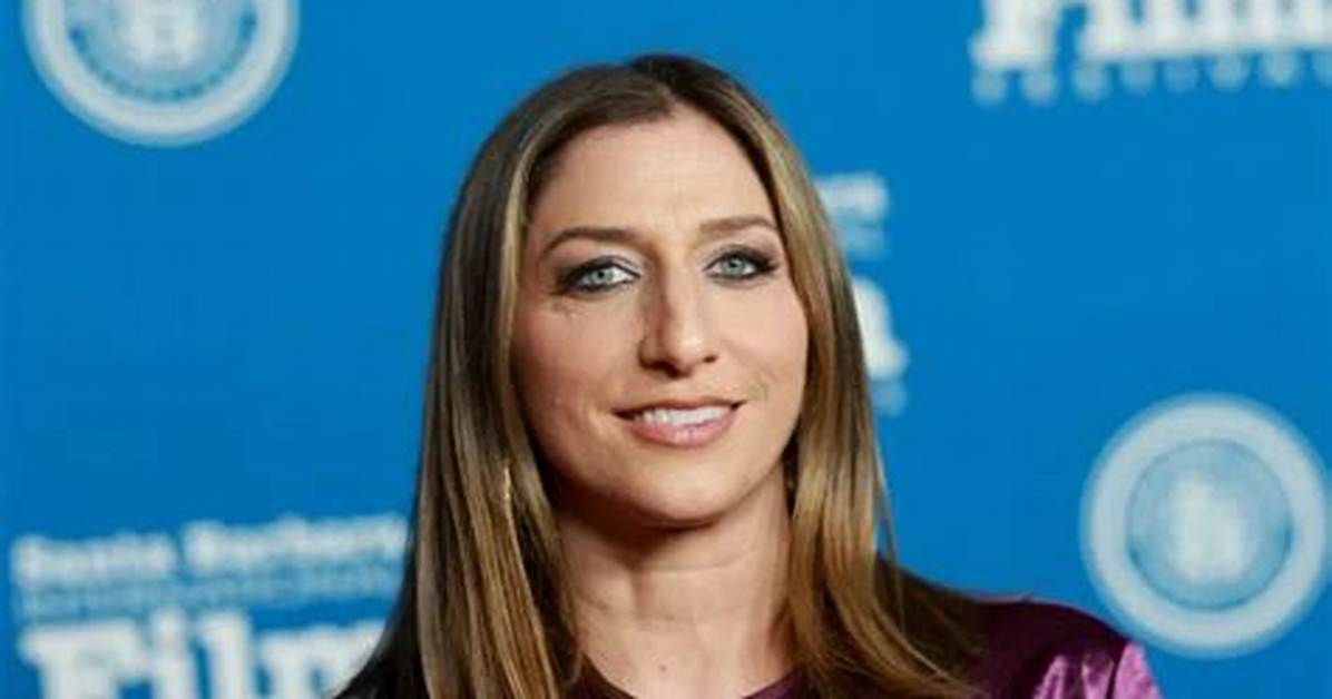 Unveiling the Unique Smile of Chelsea Peretti: a Journey Through Her Teeth