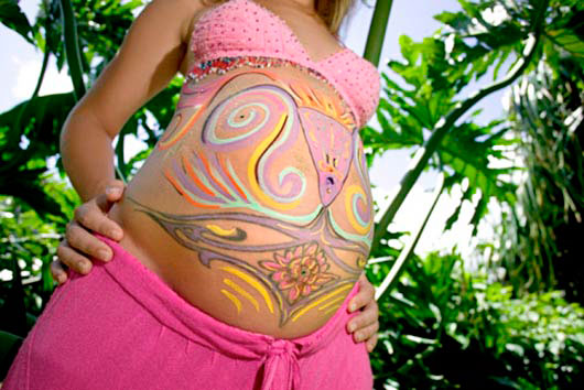Celebrating-a-Birth-by-Embellishing-Your-Belly-MainPhoto