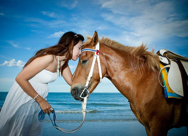 15 Reasons Why Women Love Horses-SliderPhoto