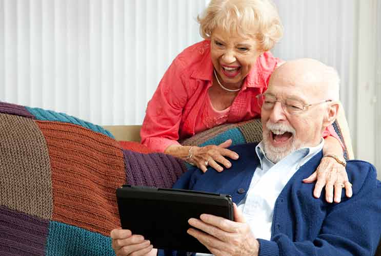 15-Reasons-why-the-Elderly-should-Have-iPads-Tablets-MainPhoto