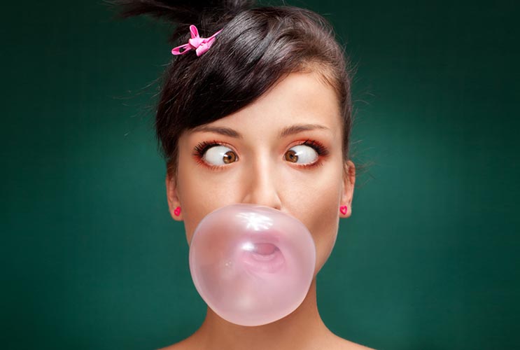 15-Reasons-why-you-Should-Stop-Chewing-Gum-MainPhoto