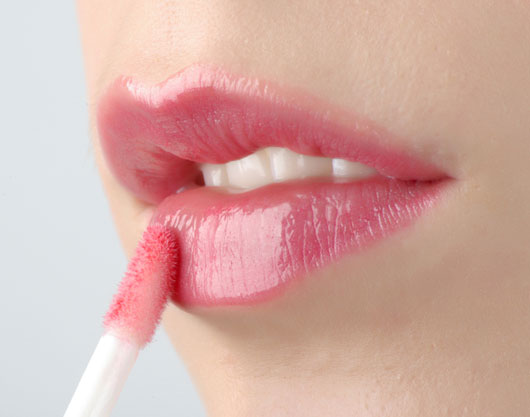 Berry-True-10-Berry-Lipstick-Shades-that-Make-Winter-a-Smooch-photo4