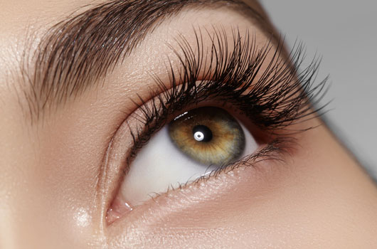 When-Is-It-Actually-Okay-to-Wear-Eyelash-Extensions-Photo02